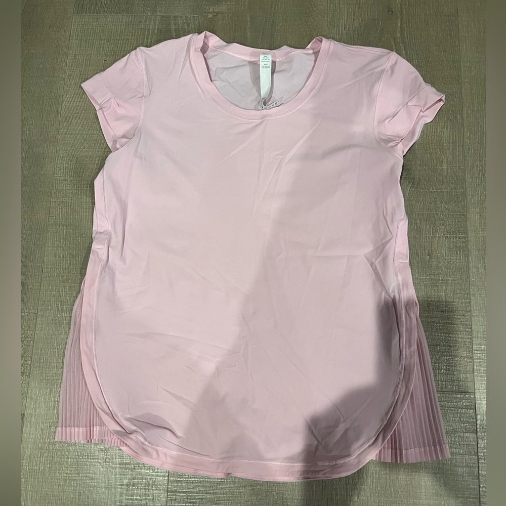 Lululemon just pleat it tee shirt size 6